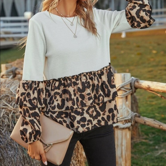 Leopard Print Layered Hem Peplum Top Size Large - Picture 6 of 7